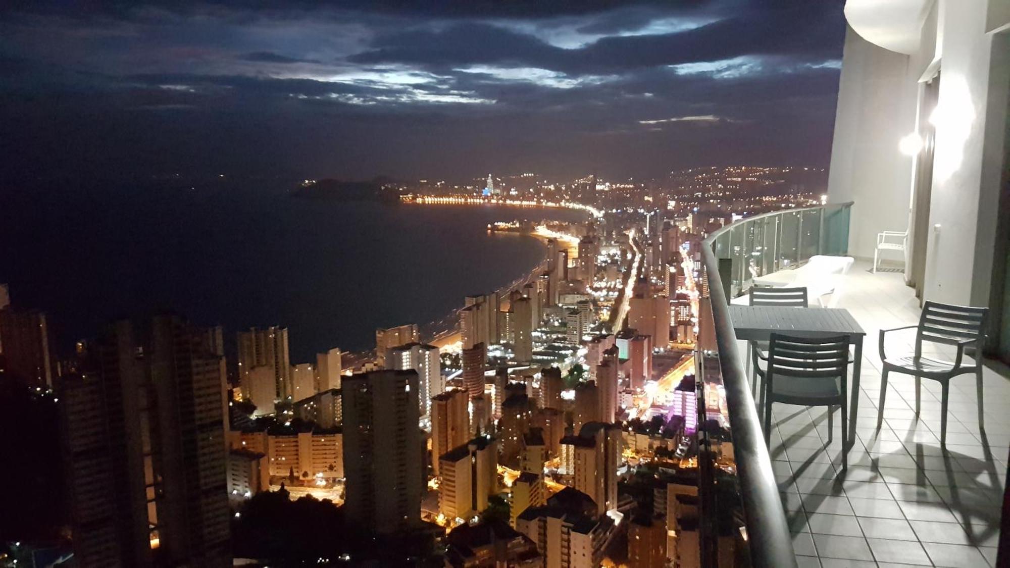 Deluxe Penthouse On The 42Nd Floor With Amazing Sea Views Apartment Бенидорм Екстериор снимка